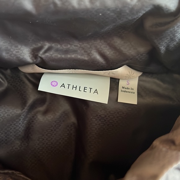 Athleta lightweight down puffer vest - Picture 5 of 5